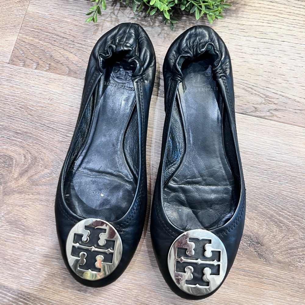 Tory Burch - black Miller flat with silver logo